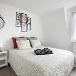 The Bright Urban Calm Basel St Louis Apartment *